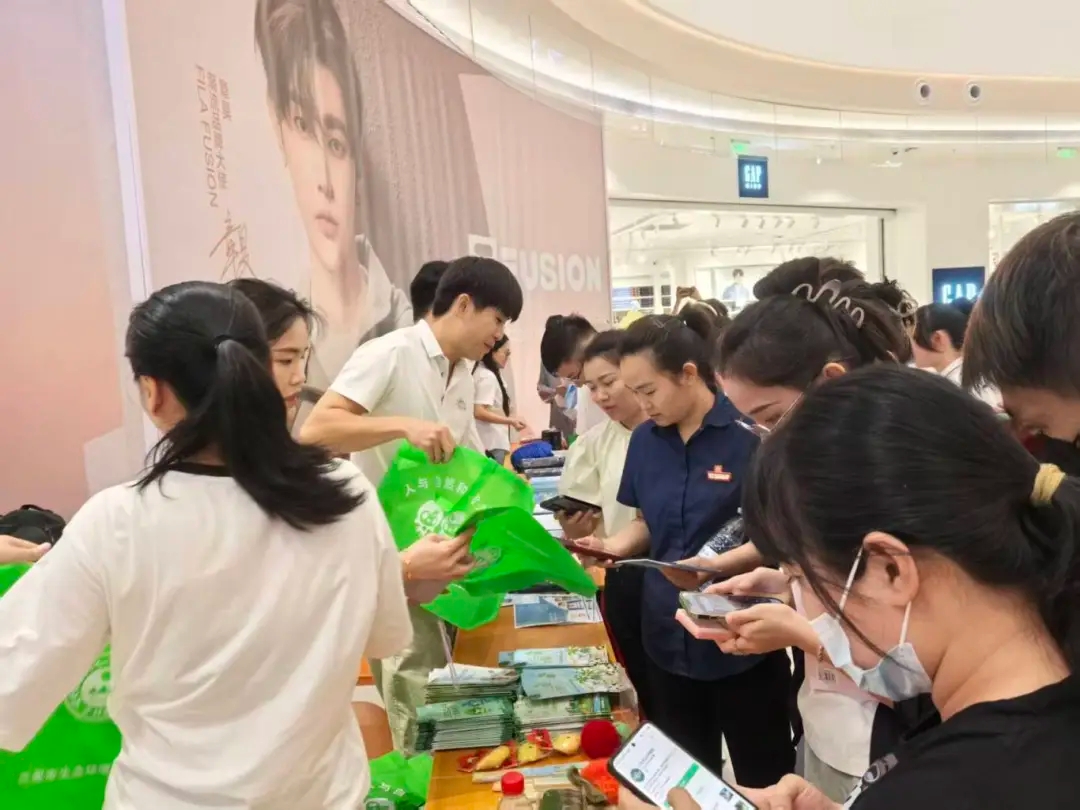 市生态环境局开展禁塑主题宣传系列活动 助推绿色生活新风尚