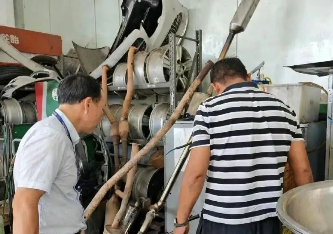 市生态环境局开展机动车维修行业危险废物执法检查专项行动