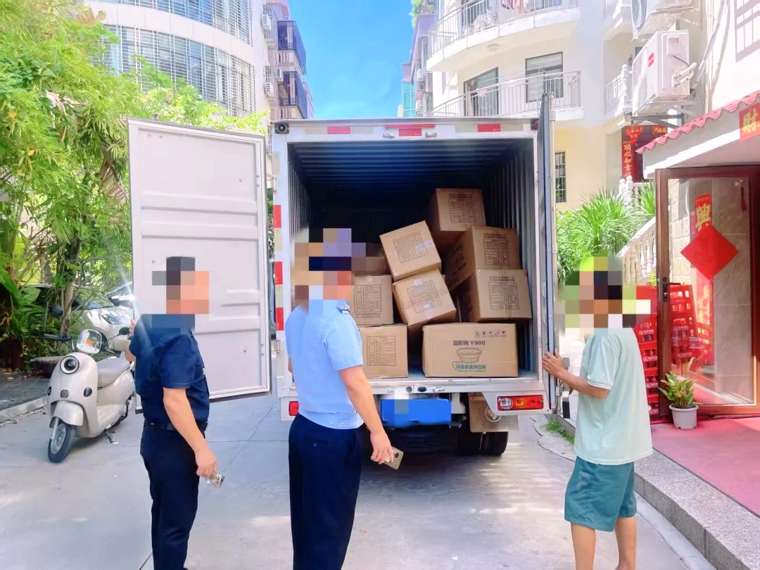 【雷霆出击】三亚查获违禁塑料制品75箱！