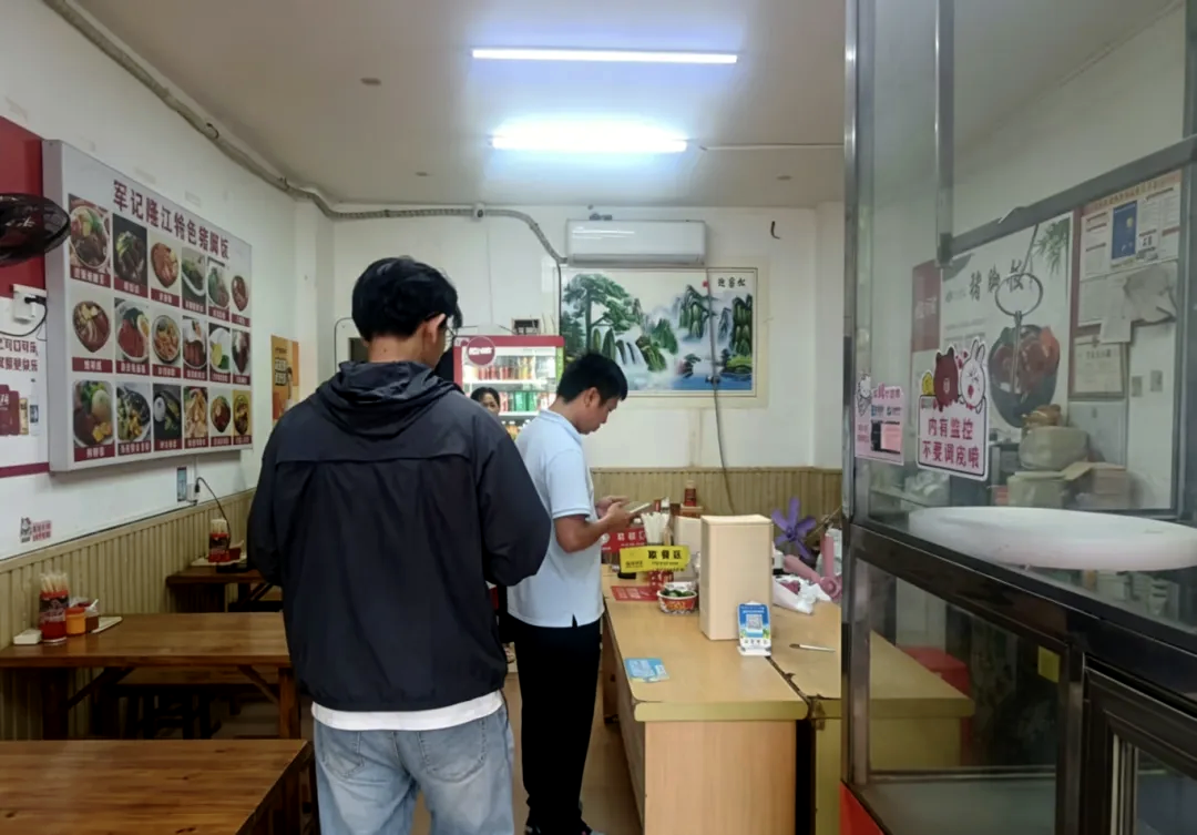 市生态环境局天涯分局开展专项检查 抓实禁塑管控、油烟治理与安全生产工作